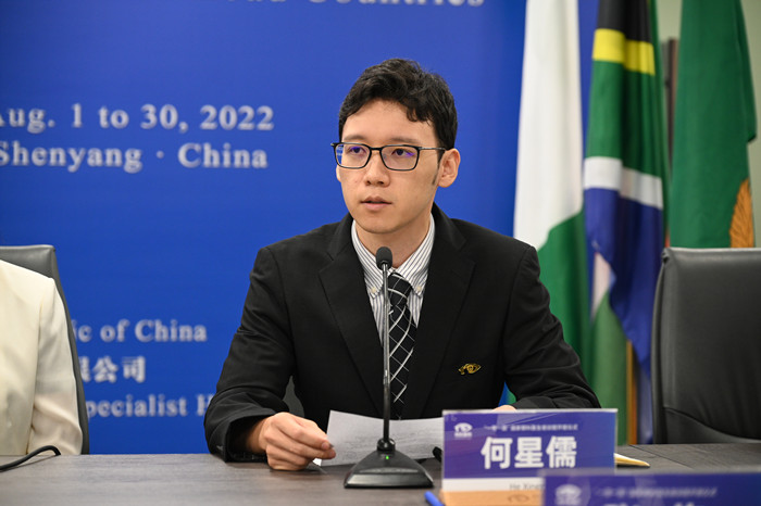 辽宁K8凯发医学院公共卫生学院院长何星儒作为授课教师代表发言_副本.jpg